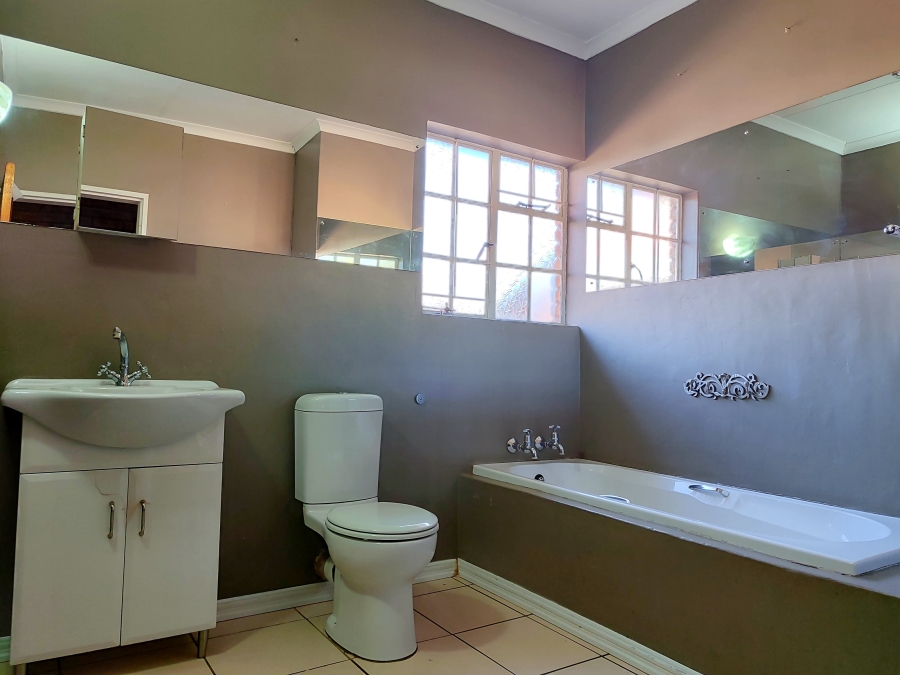 4 Bedroom Property for Sale in Flamwood North West